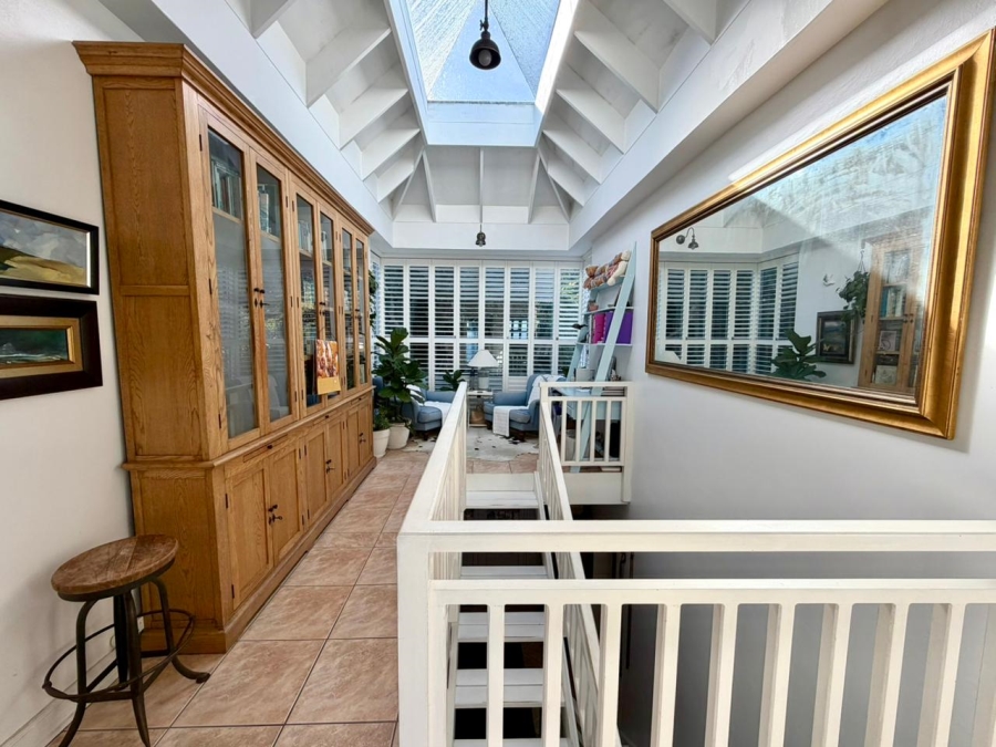 4 Bedroom Property for Sale in Constantia Kloof Western Cape